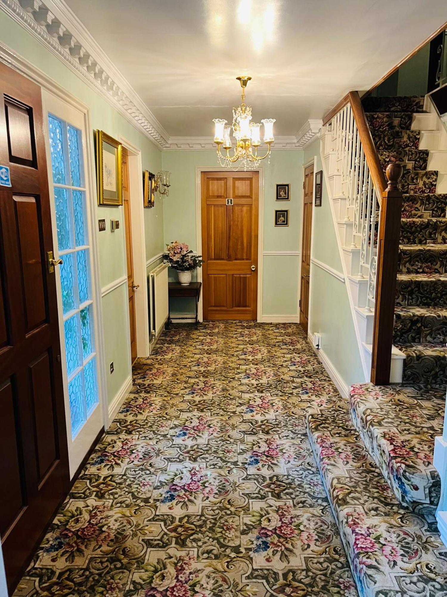 ברמינגהאם Unwind In Comfort At Cosy Caradus Your 4 Bedroom Home Sweet Home! מראה חיצוני תמונה